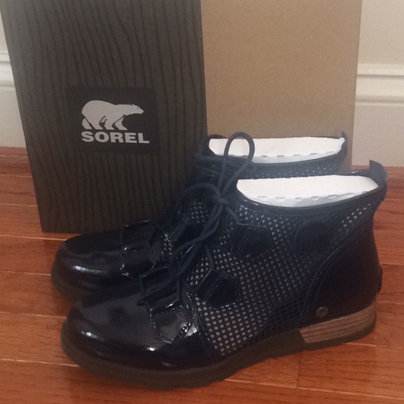 🆕 SOREL navy mesh boots- size 8 - Picture 2 of 8